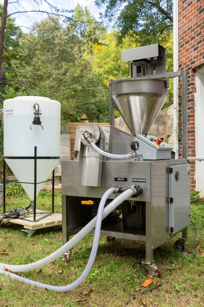 a machine that is sitting in the grass